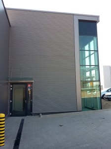 Fasada budynku z blachy falistej